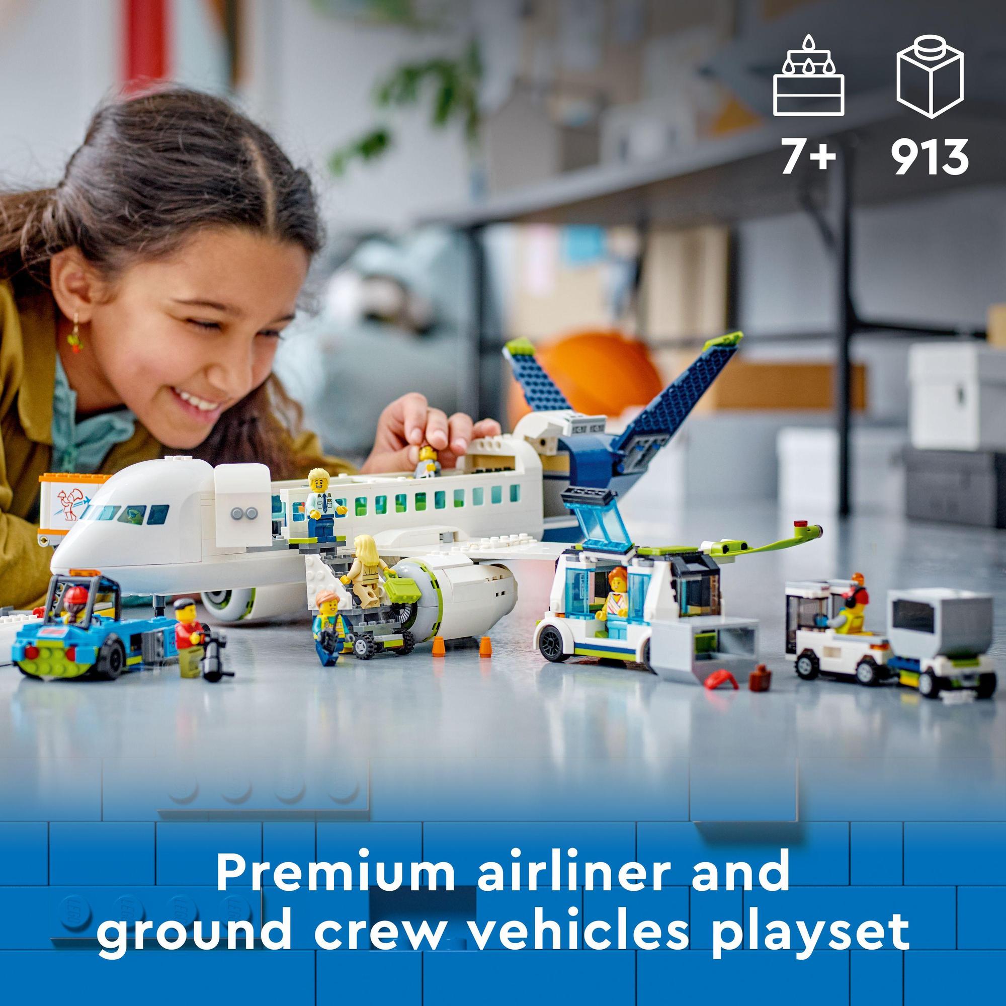 LEGO City 60367 Đồ chơi lắp ráp Máy bay chở hành khách (913 chi tiết)