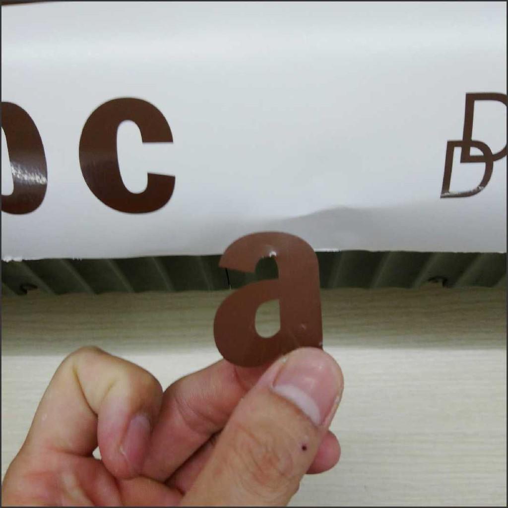 Bảng chữa cái Tiếng Việt bằng Decal có keo sẵn