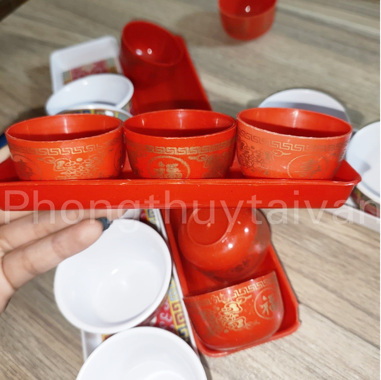 Khay chum bàn thờ 3 ly, 5 ly mica, nhựa đỏ kèm đế - thờ cúng.