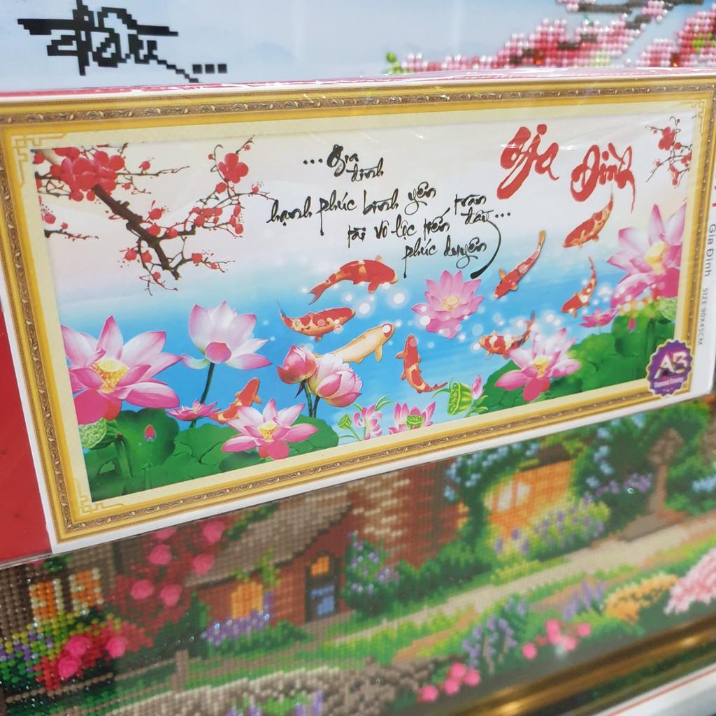 Tranh Đính Đá GIA ĐÌNH HẠNH PHÚC . Kích Thước: 90cm x 45cm