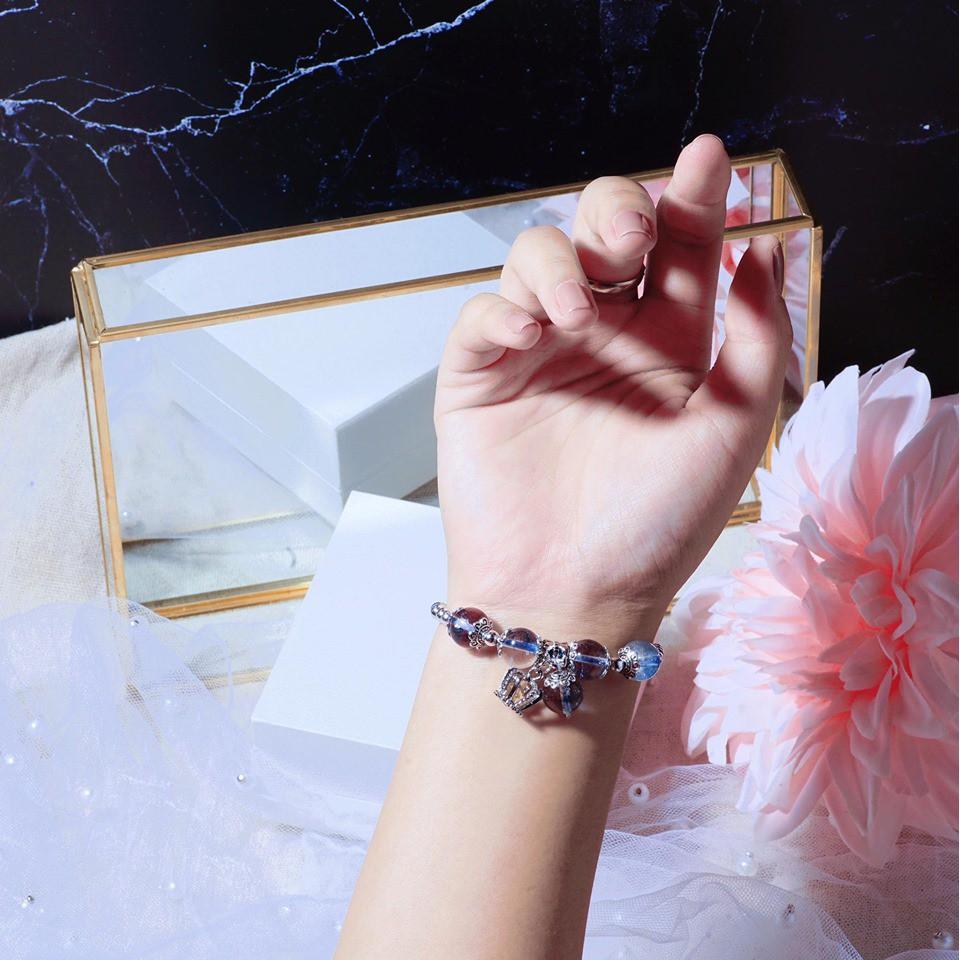 VÒNG TAY HỒ LY TRONG CÁCH ĐIỆU ĐỦ MÀU SẮC