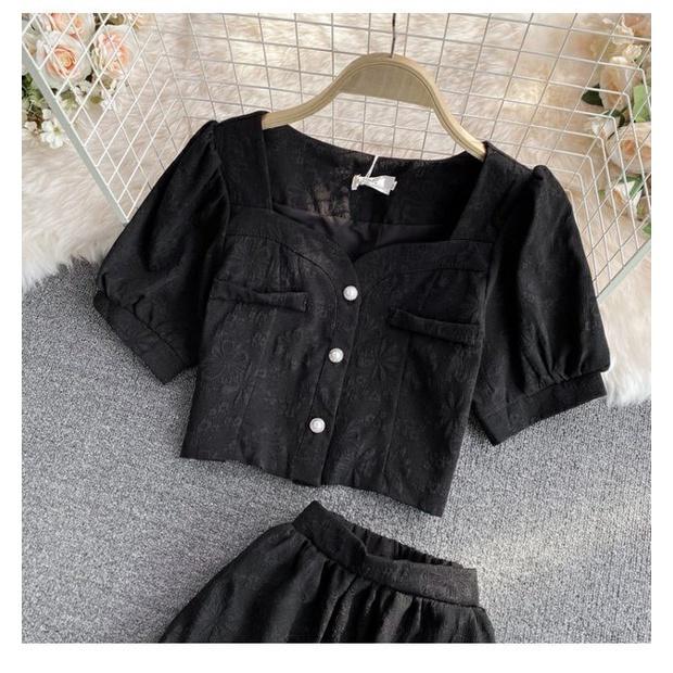 Set Áo Cổ Vuông Và Chân Váy