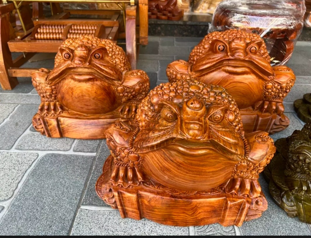 Tượng phong thuỷ - Tượng con cóc thiềm thừ gỗ hương nguyên khối ngang 35cm