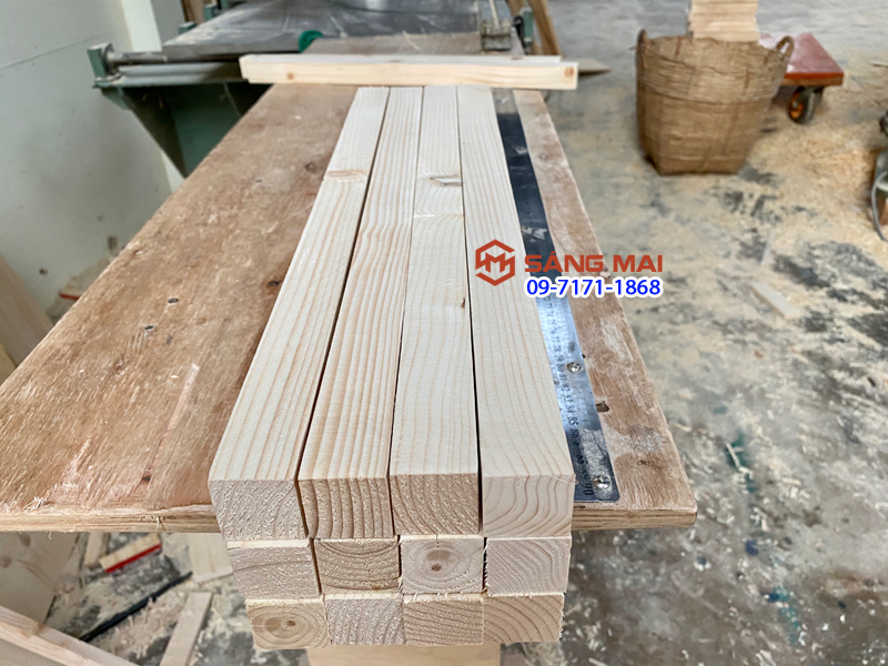Thanh gỗ thông vuông 2,5cm x 2,5cm x dài 50cm + láng mịn 4 mặt