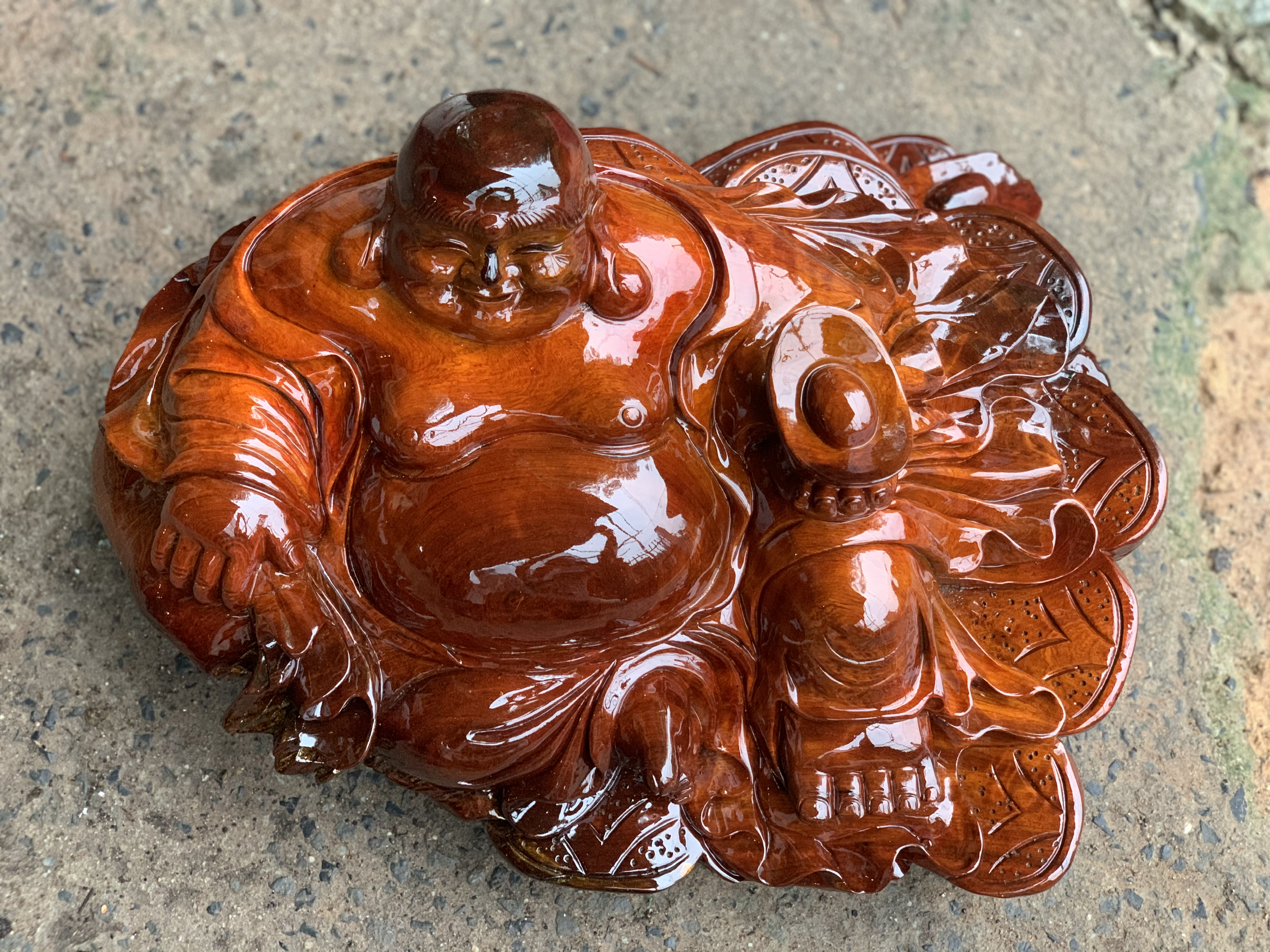 Tượng Di lặc gỗ Hương Gia Lai