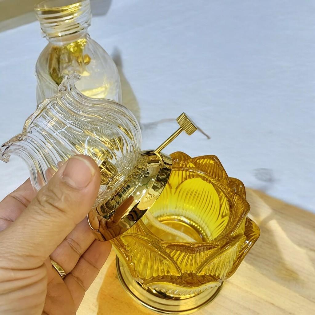 Đèn dầu hoa sen pha lê RỒNG VIỆT, Đèn lưu ly sang trọng có hai màu vàng trắng chân đồng - Vàng