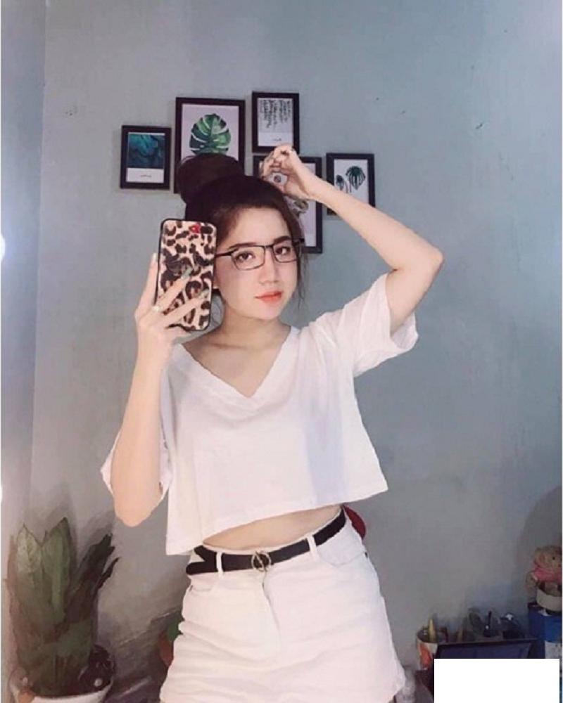 Áo THUN nữ crotop côc tay cổ tim trơn from rộng thích hợp mix nhiều phong cách freesize dưới 55 cân hai màu đen trắng