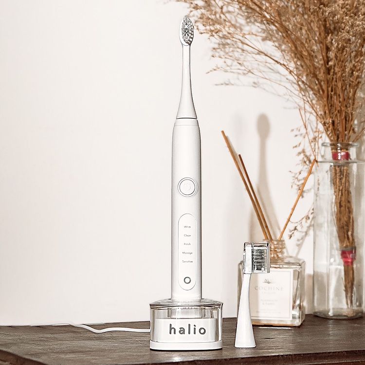 Bàn Chải Điện Halio Sonic Whitening Toothbrush Pro - Màu White Kèm Hộp Đựng