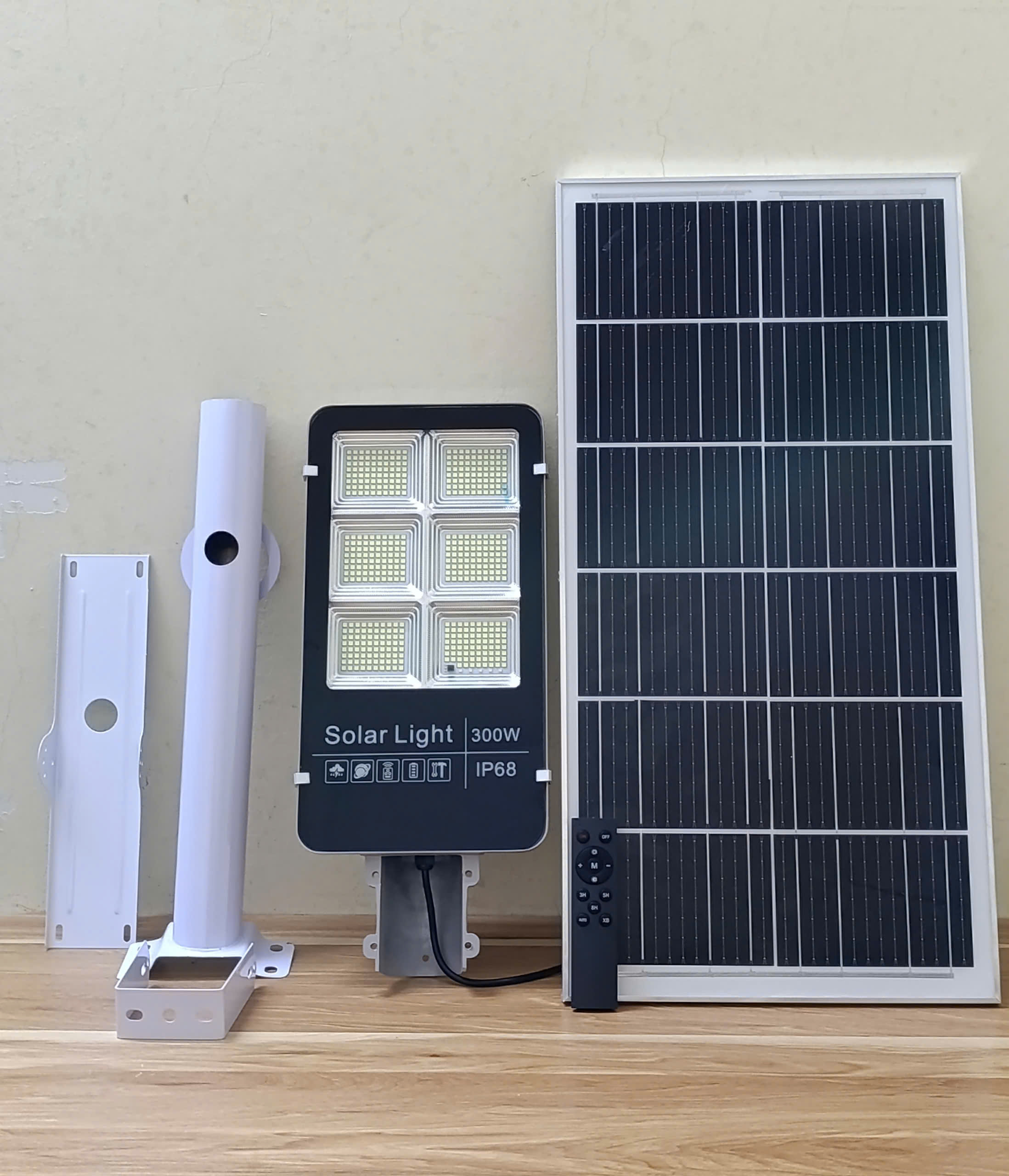 Đèn Năng Lượng Mặt Trời Bàn Chải 300W, Công Suất 300w, Diện Tích Chiếu Sáng 150M2