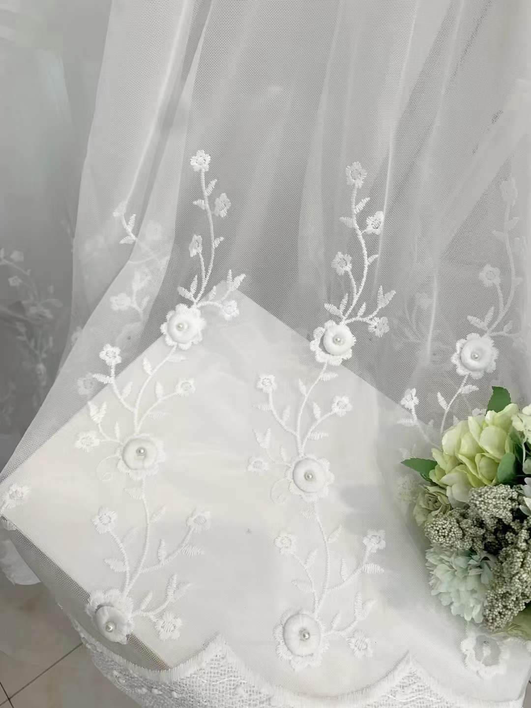 Vải rèm voan thêu hoa trắng nhí