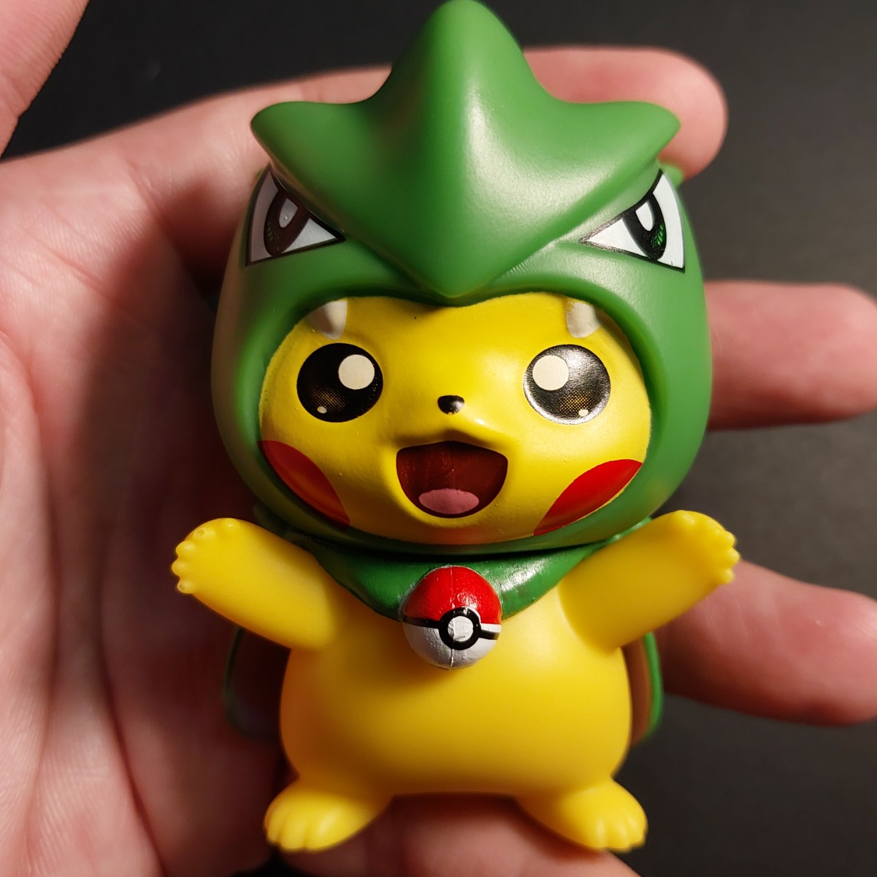 Mô hình gapcha Chibi Pikachu Tyranitar Pokemon khoát áo bạo chúa sa mạt 2059 8-5