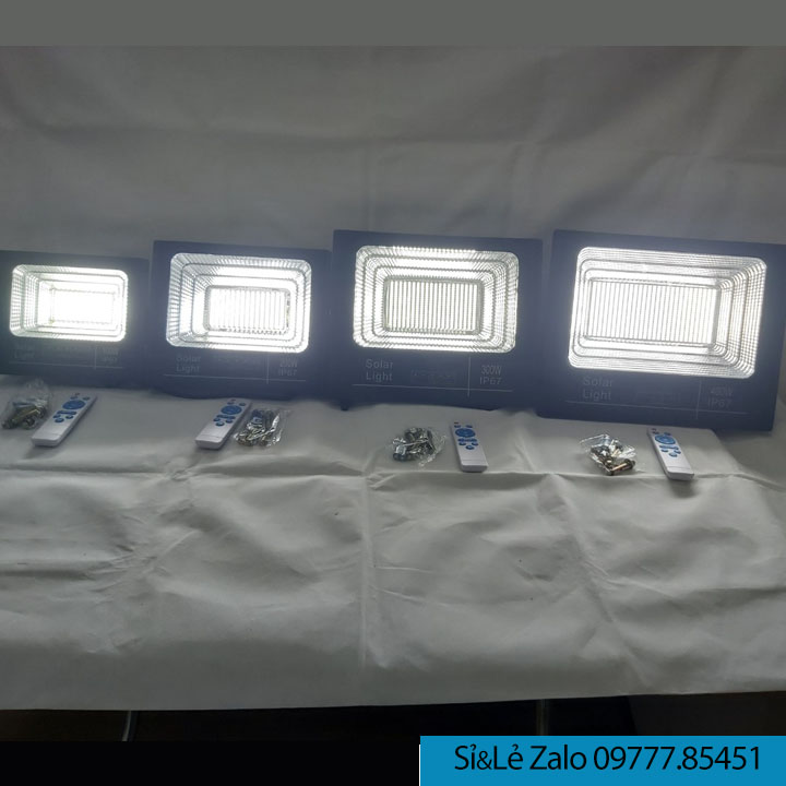 Đèn pha năng lượng mặt trời báo pin 300W