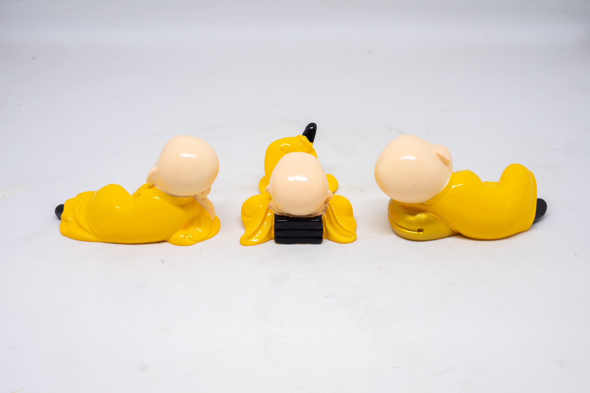 Bộ tượng Chú tiểu nằm an nhiên trang trí ô tô cao 4cm