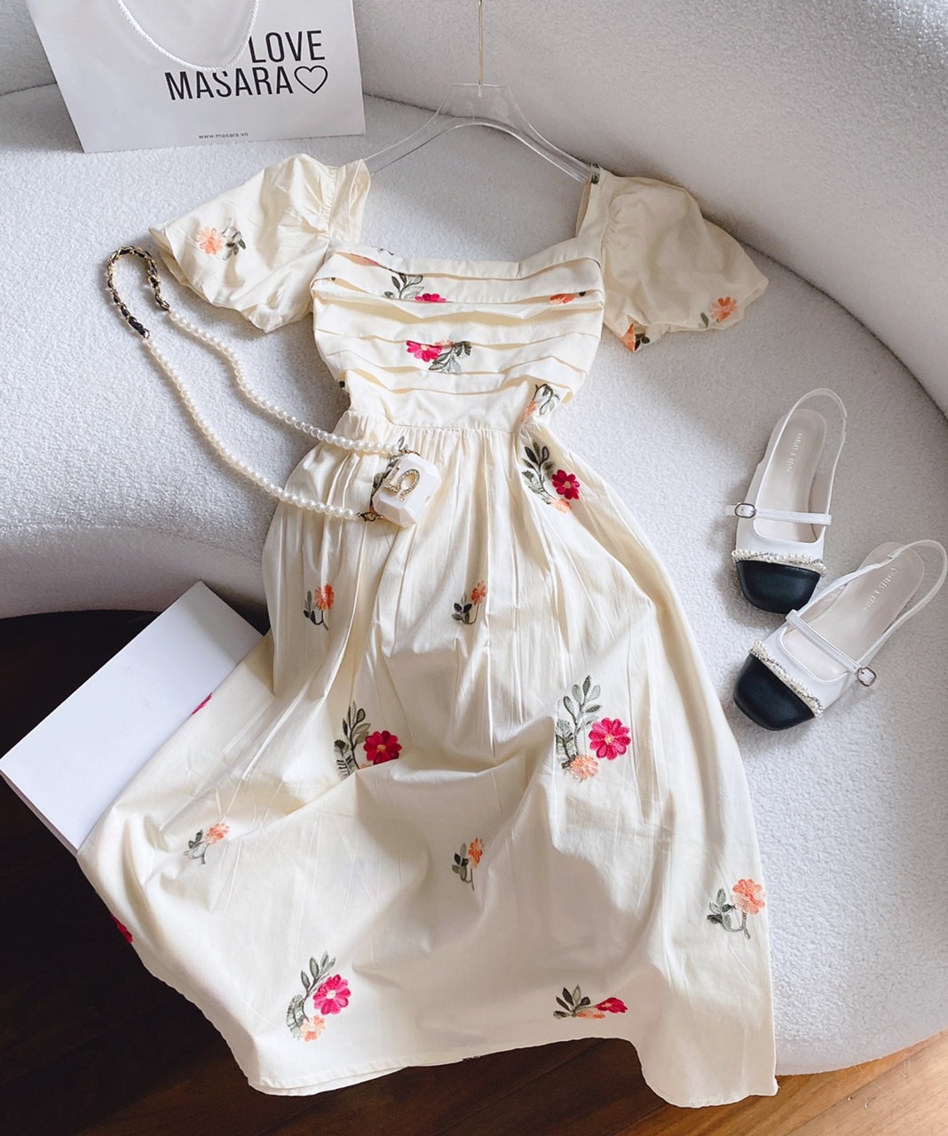 Vây maxi hoa cổ vuông xếp ly ngực