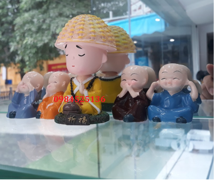 Bộ Tượng 5 Chú Tiểu nhiều tư thế Dùng Để Trang Trí Ô Tô, Bàn Làm Việc, tượng phong thủy. 5 chú tiểu bằng gốm sứ.Bộ Tượng Chú Tiểu Hòa Thượng