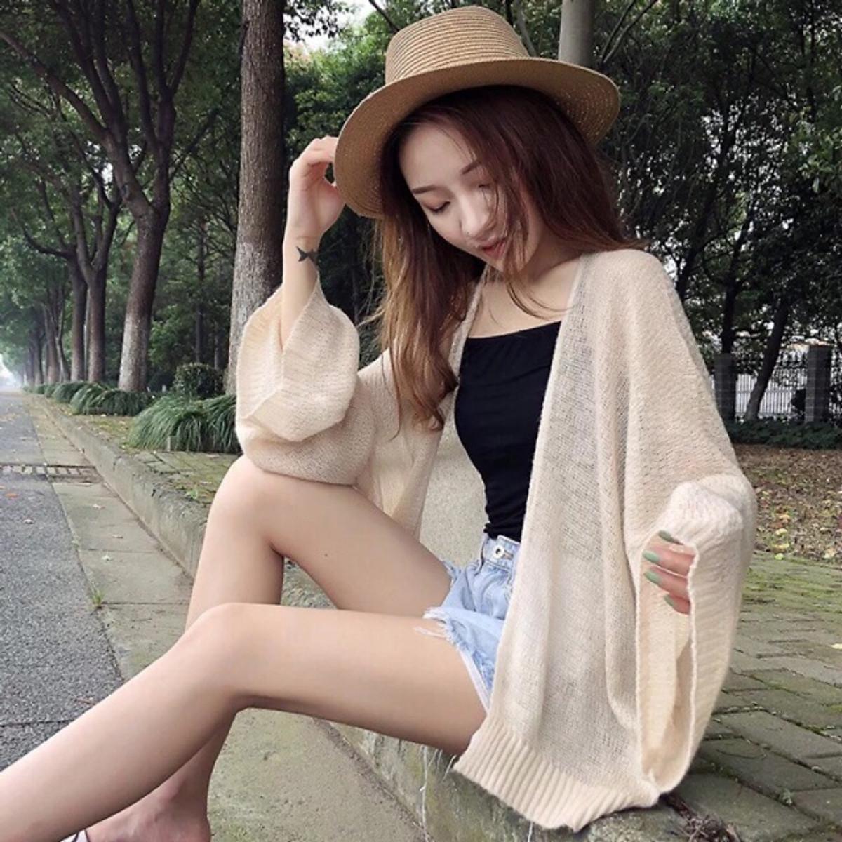 Áo khoác, áo cardigan len mỏng phù hợp mặc mùa hè chống nắng