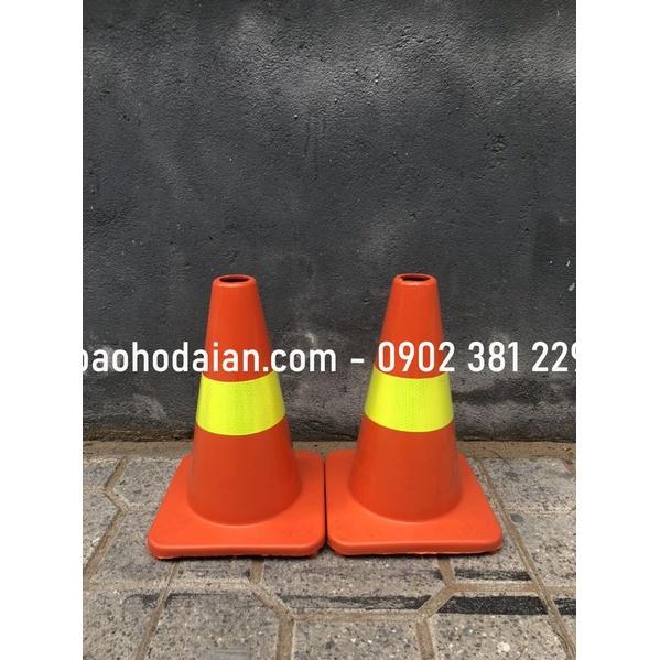 Cọc tiêu giao thông chóp nón nhỏ 30cm GT30