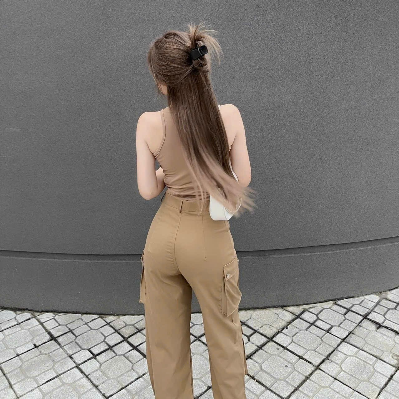 Set áo croptop và quần kaki túi hộp cá tính