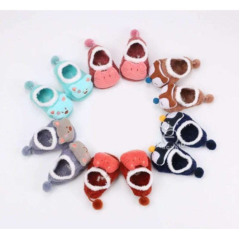Giày len xù 3D hình thú đáng yêu có chống trượt cho bé