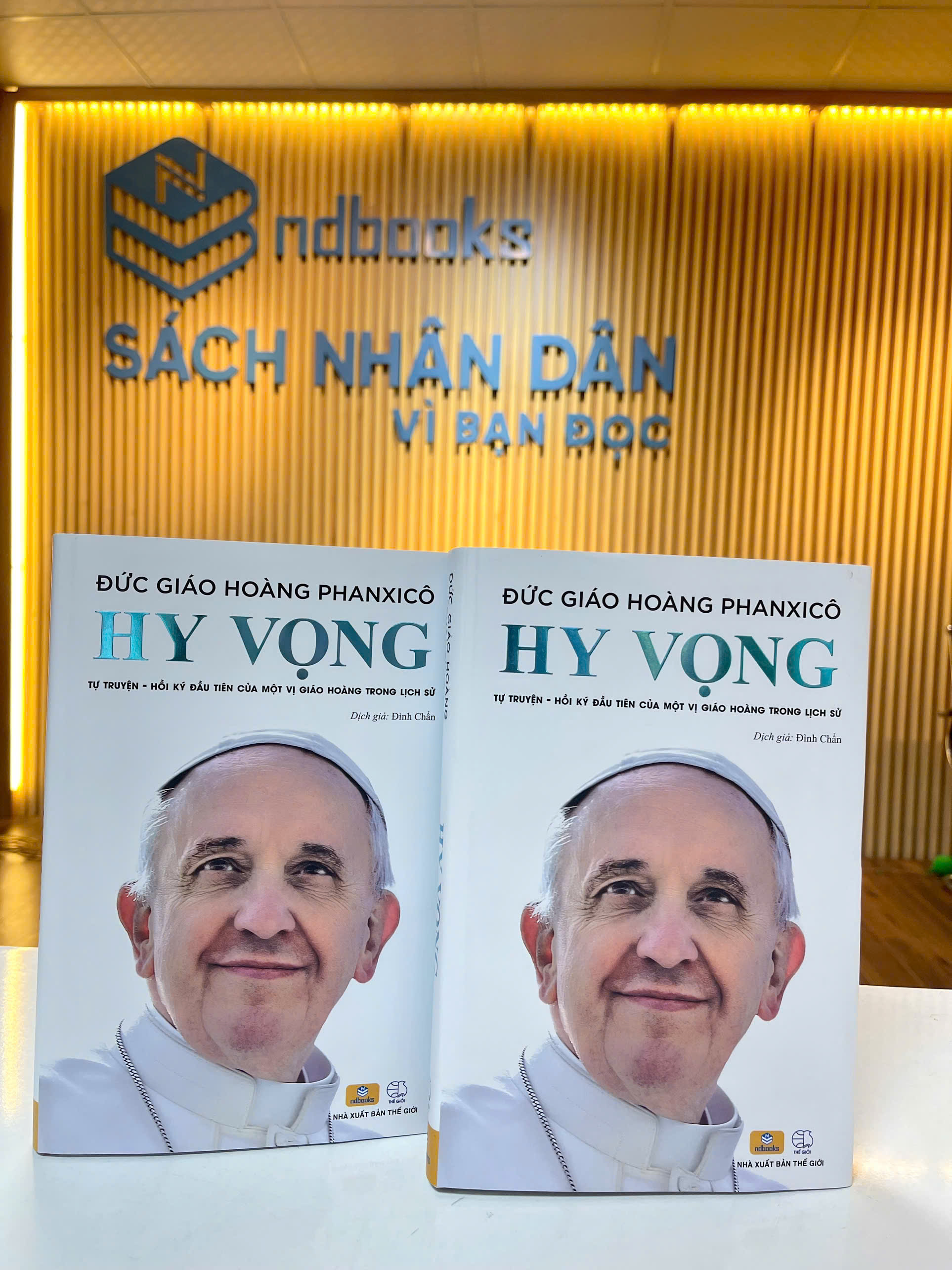 Sách - Hy Vọng - Đức Giáo Hoàng PHANXICO - Tự Truyện Đầu Tiên Của Một Vị Giáo Hoàng Trong Lịch Sử - ndbooks