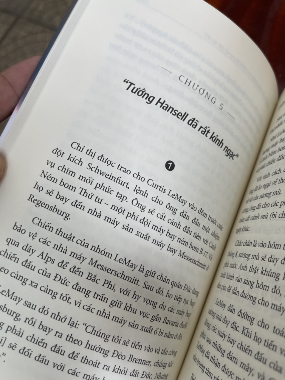 THE BOMBER MAFIA: GIẤC MƠ, CÁM DỖ VÀ ĐÊM DÀI NHẤT TRONG THẾ CHIẾN II - Malcolm Gladwell - Nguyễn Bình Thành - Thới Ngọc Tuấn Quốc dịch - Saigonbooks – Nxb Thế Giới