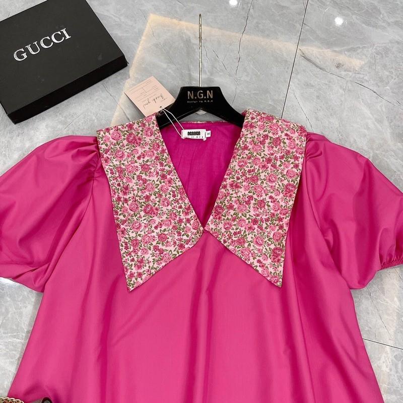 Váy suông hồng pha cổ hoa