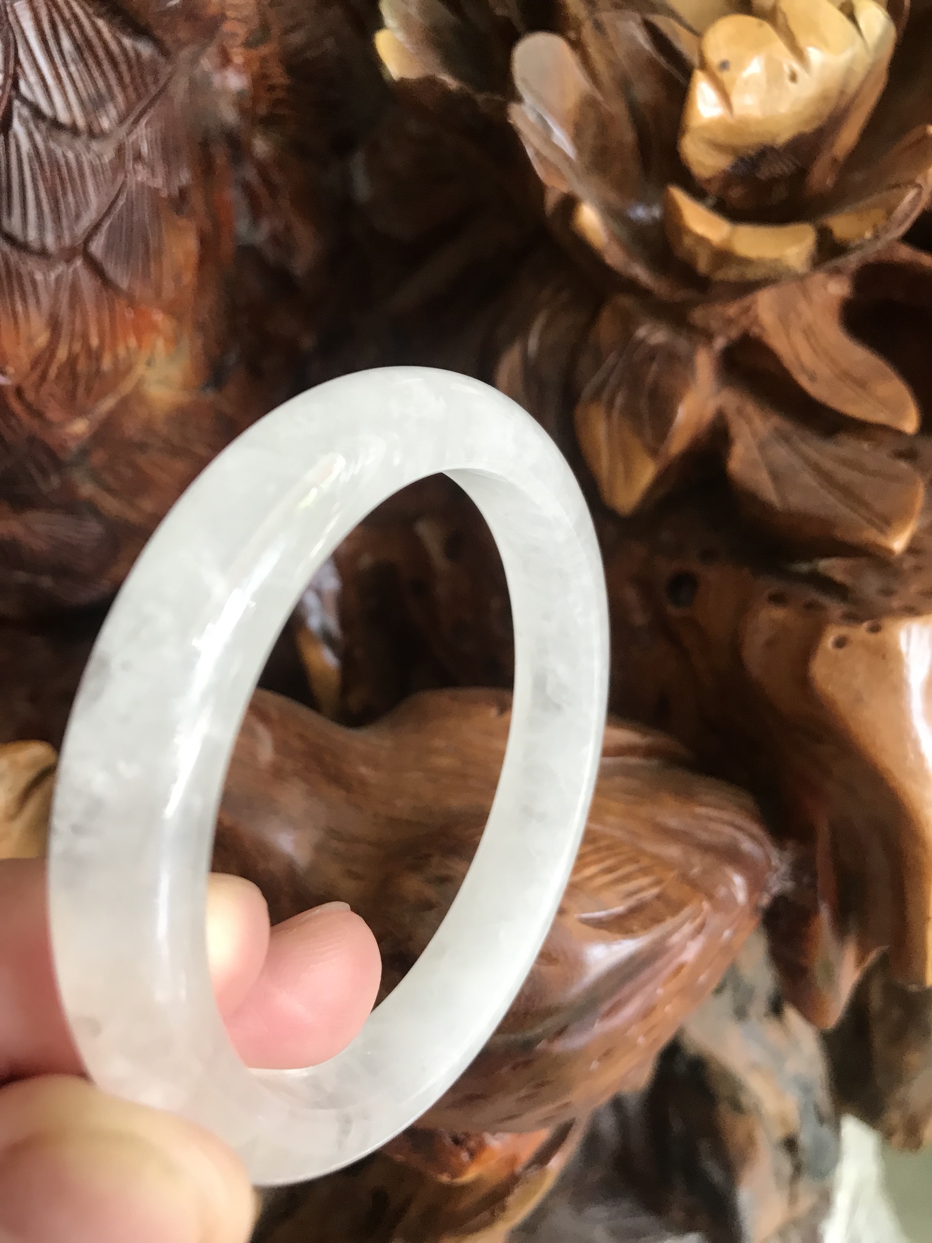 Vòng Thạch Anh Trắng Tự Nhiên Bản Hẹ Mới đẹp Ni 52mm Cao 10mm Dầy 7mm Màu trắng trong bóng đẹp Nữ mệnh Kim mệnh Thủy tay nhỏ đeo 45kg - 52 kg ạ