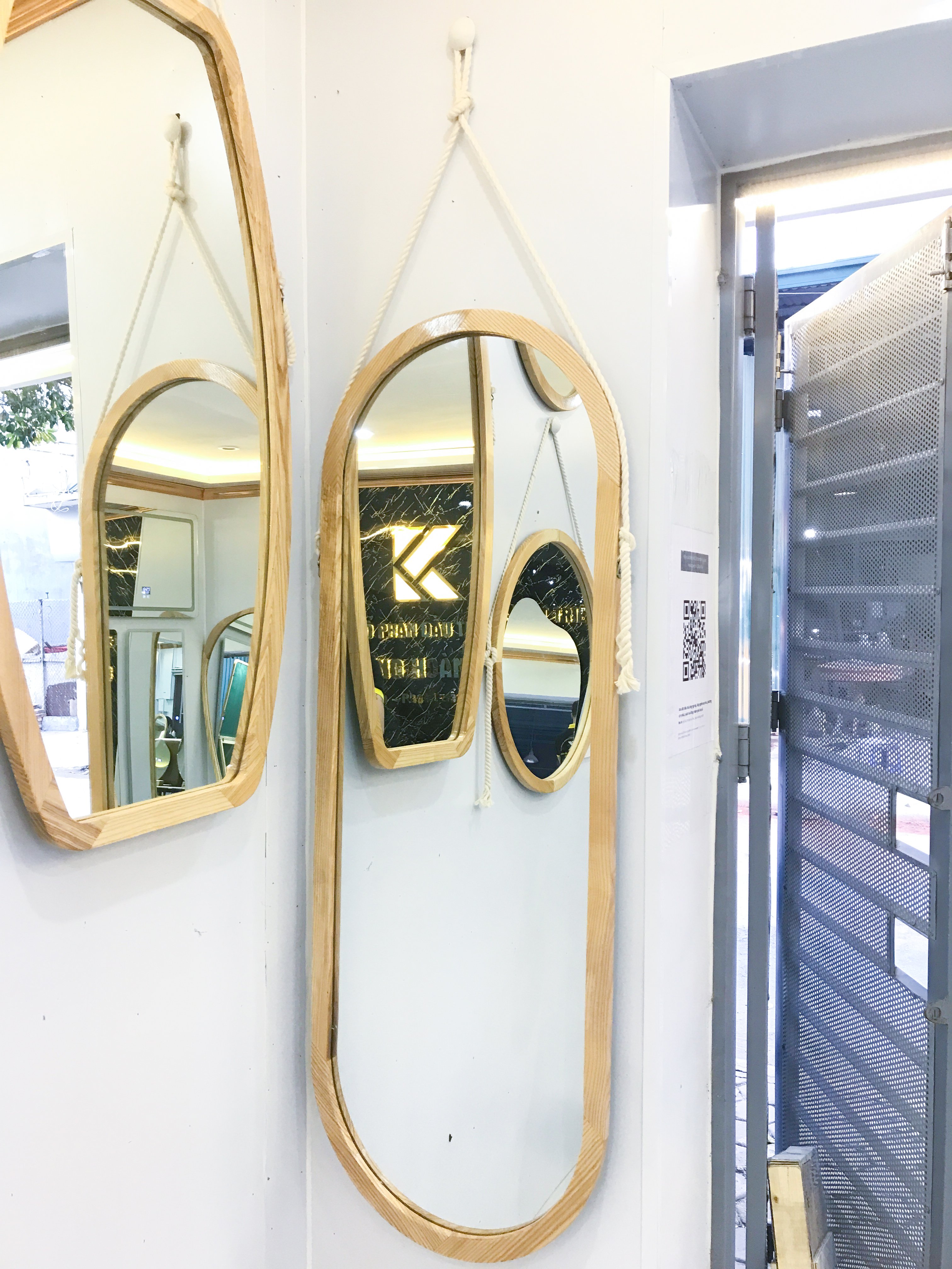 Gương toàn thân khung gỗ treo tường oval nịnh dáng giá rẻ kích thước 45x120cm KG0001