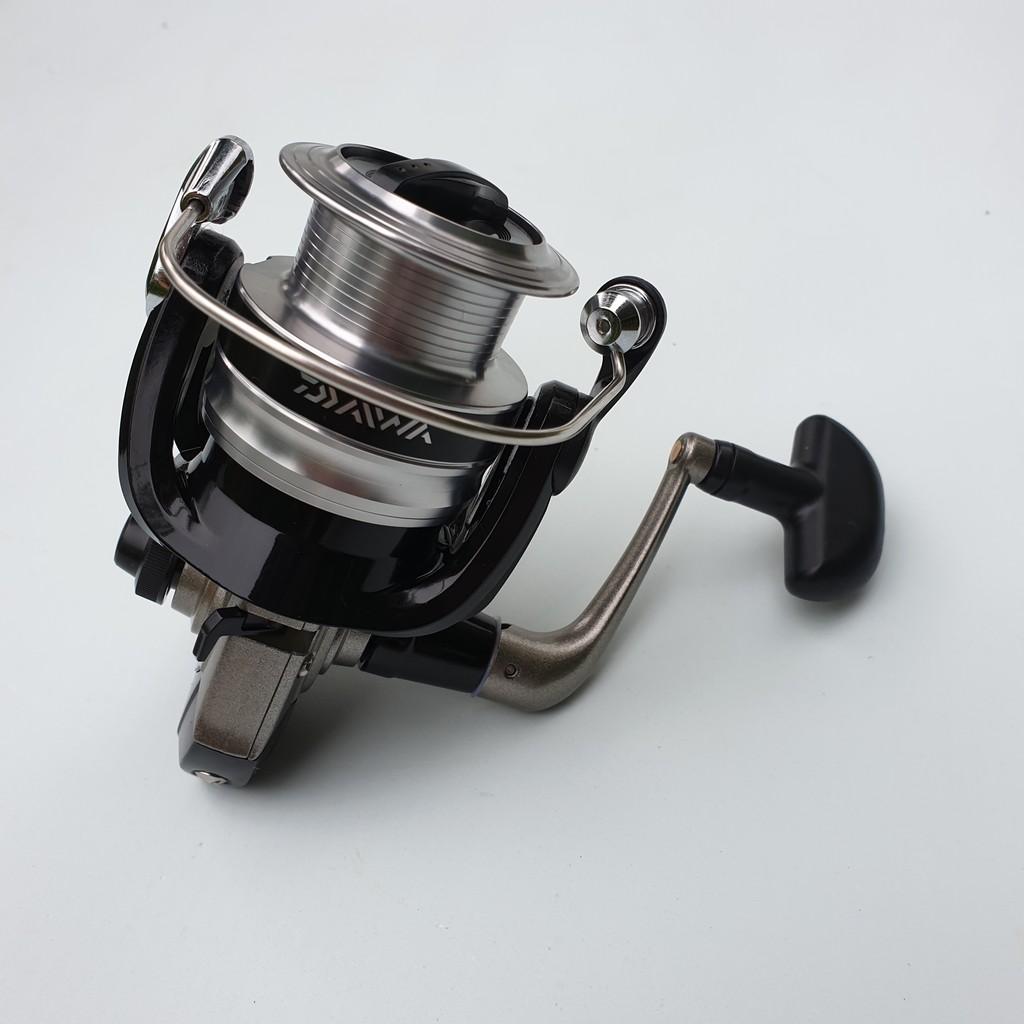 Máy câu cá DAIWA STRIKEFORCE 2500-B Và DAIWA STRIKEFORCE 4000-B