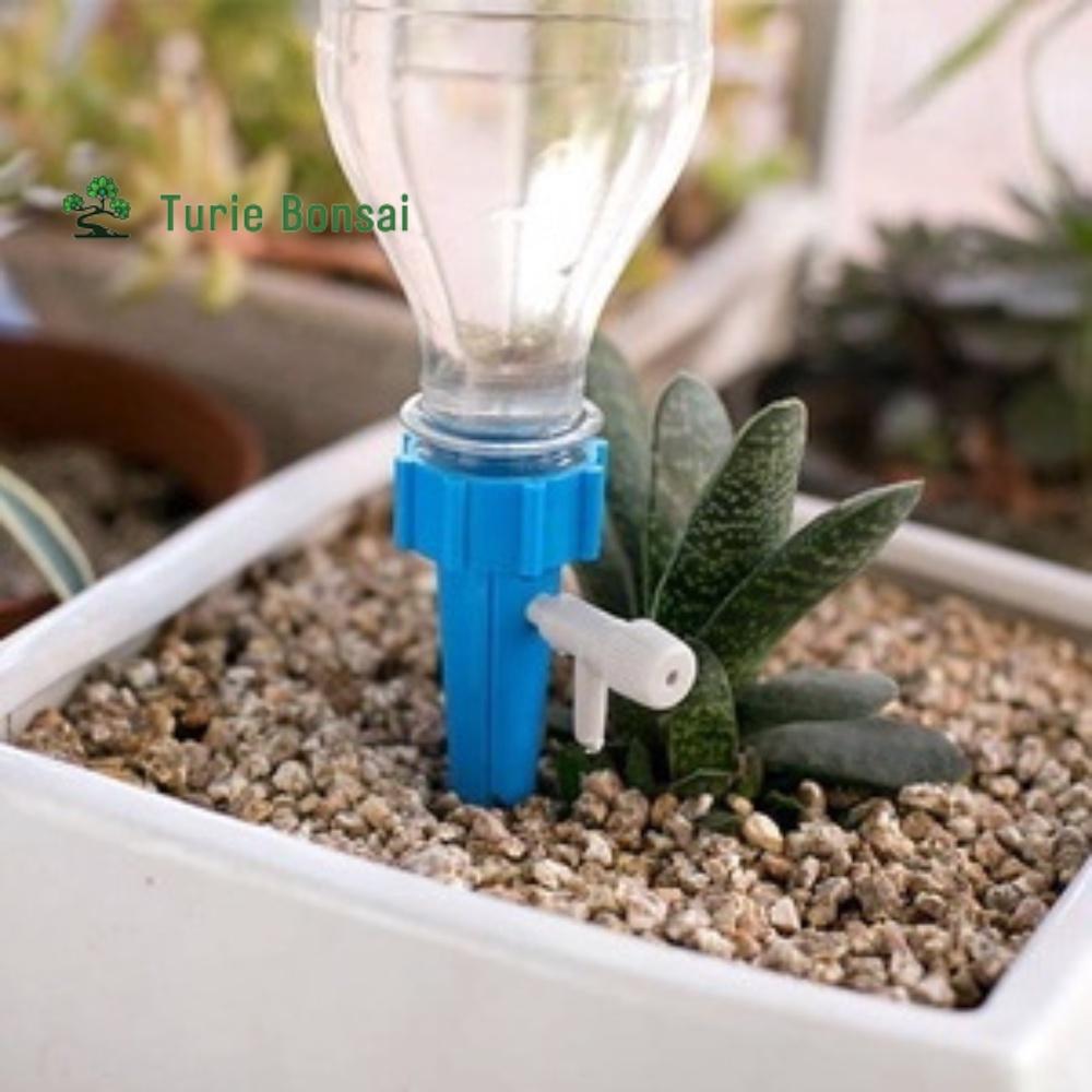 Đầu tưới nhỏ giọt gắn vỏ chai nhựa có đầu béc điều chỉnh lưu lượng tưới lắp vừa hầu hết chai nước ngọt