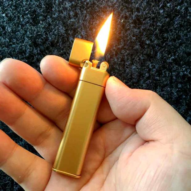 Vỏ Hột Quẹt Bật Lửa xăng đá Zorro Z518 thiết kế nhỏ gọn tiện dụng - dùng xăng bấc đá cao cấp ( giao màu ngẫu nhiên )