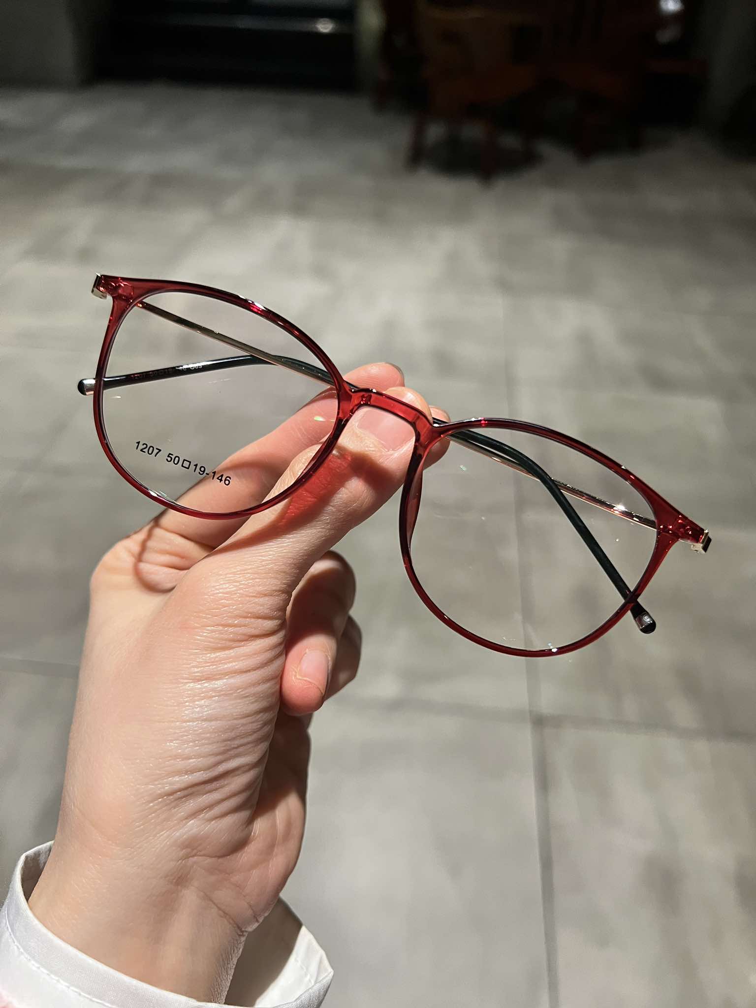 Kính Mắt tròn đỏ gọng kim loại nhẹ