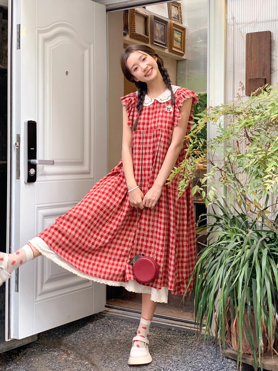 CHENGRUI Vintage búp bê cổ cherry thêu đầm mùa hè 2023 lỏng lẻo ngọt ngào thiết kế cảm giác váy sọc đỏ