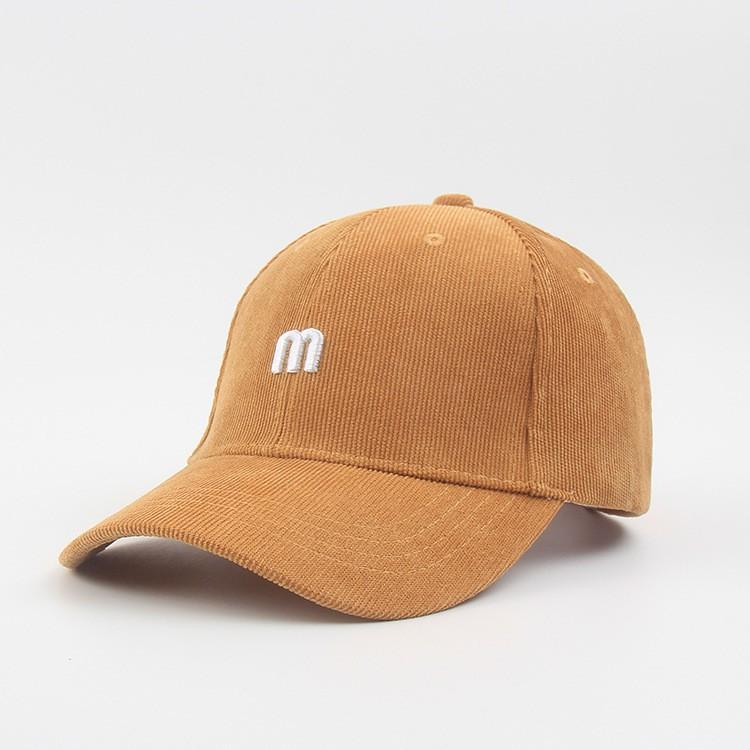 Mũ lưỡi trai nhung gân thêu chữ M