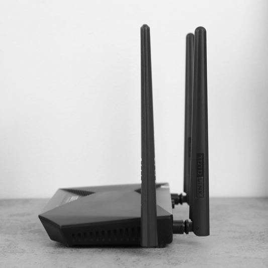 Bộ Phát Sóng Wifi Router Chuẩn AC1200 Băng Tần Kép Totolink A3002RU V2 Đen - Hàng chính hãng