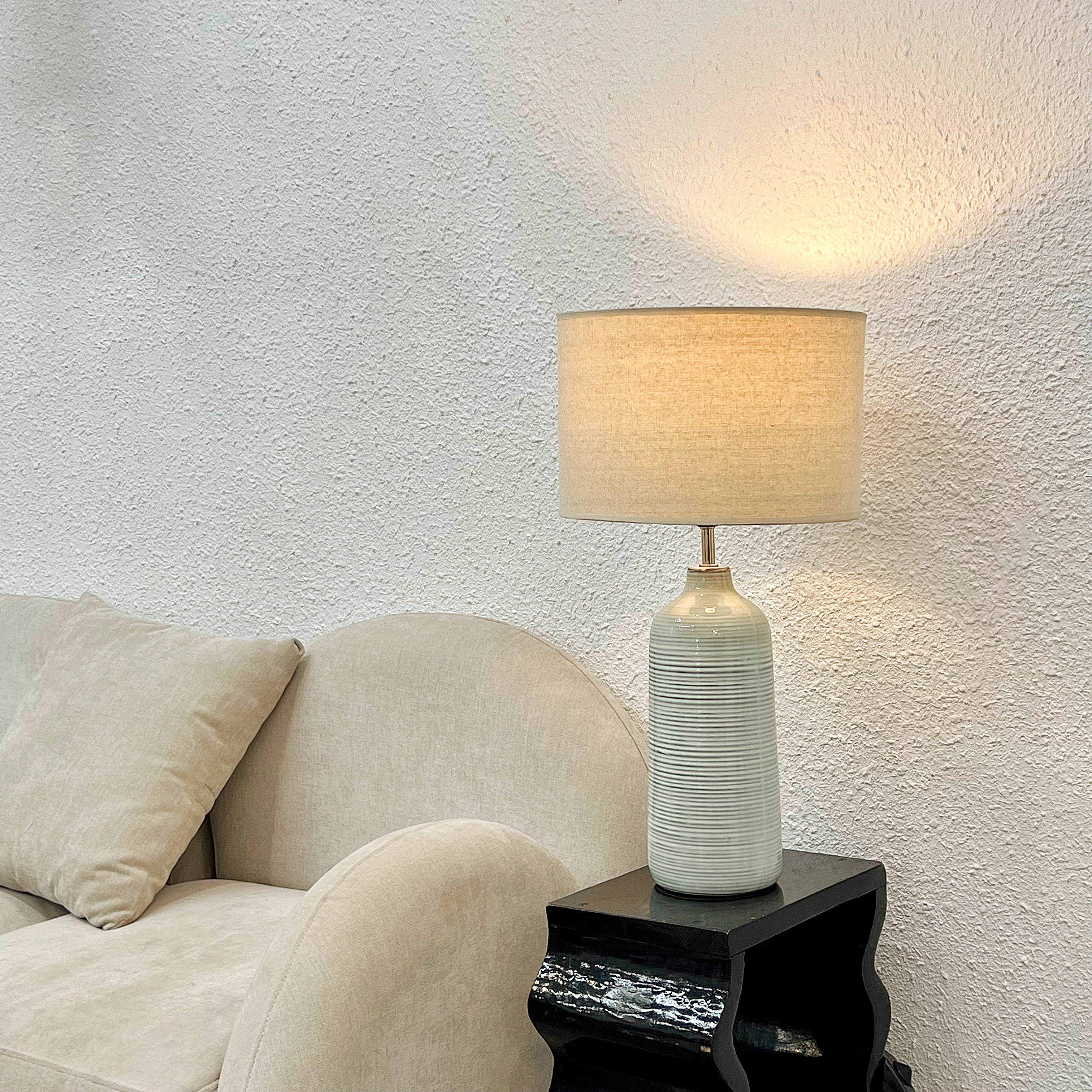 Đèn ngủ để bàn trang trí phòng khách gốm sứ màu xanh ngọc vân cổ điển cao 58 cm DS-TL9866