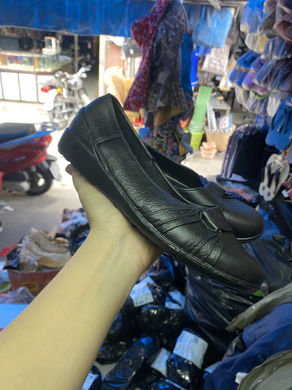 Giày nhựa dẻo mềm đen nữ 1699(size 36-40)