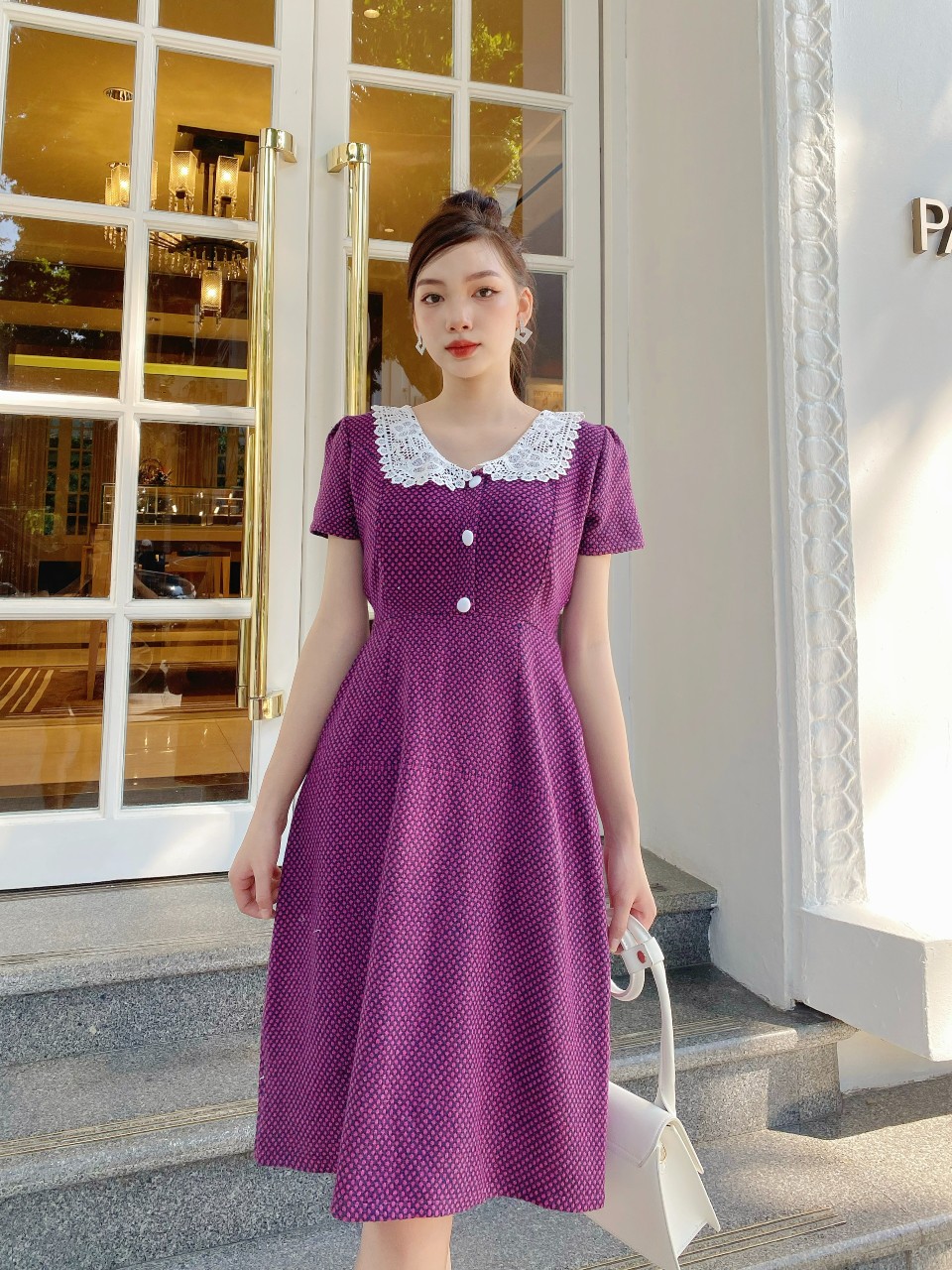 Đầm suôn cổ ren thêu  phối nút bọc duyên dáng D057 - Lady Fashion