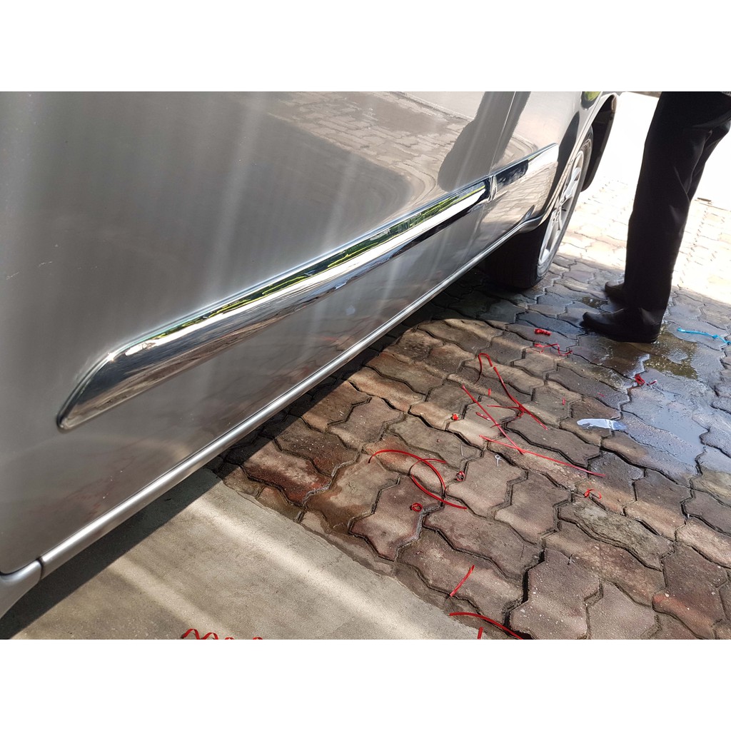 Ốp nẹp sườn hông xe Toyota Innova 2017 – 2023 mạ crom cao cấp, sáng bóng