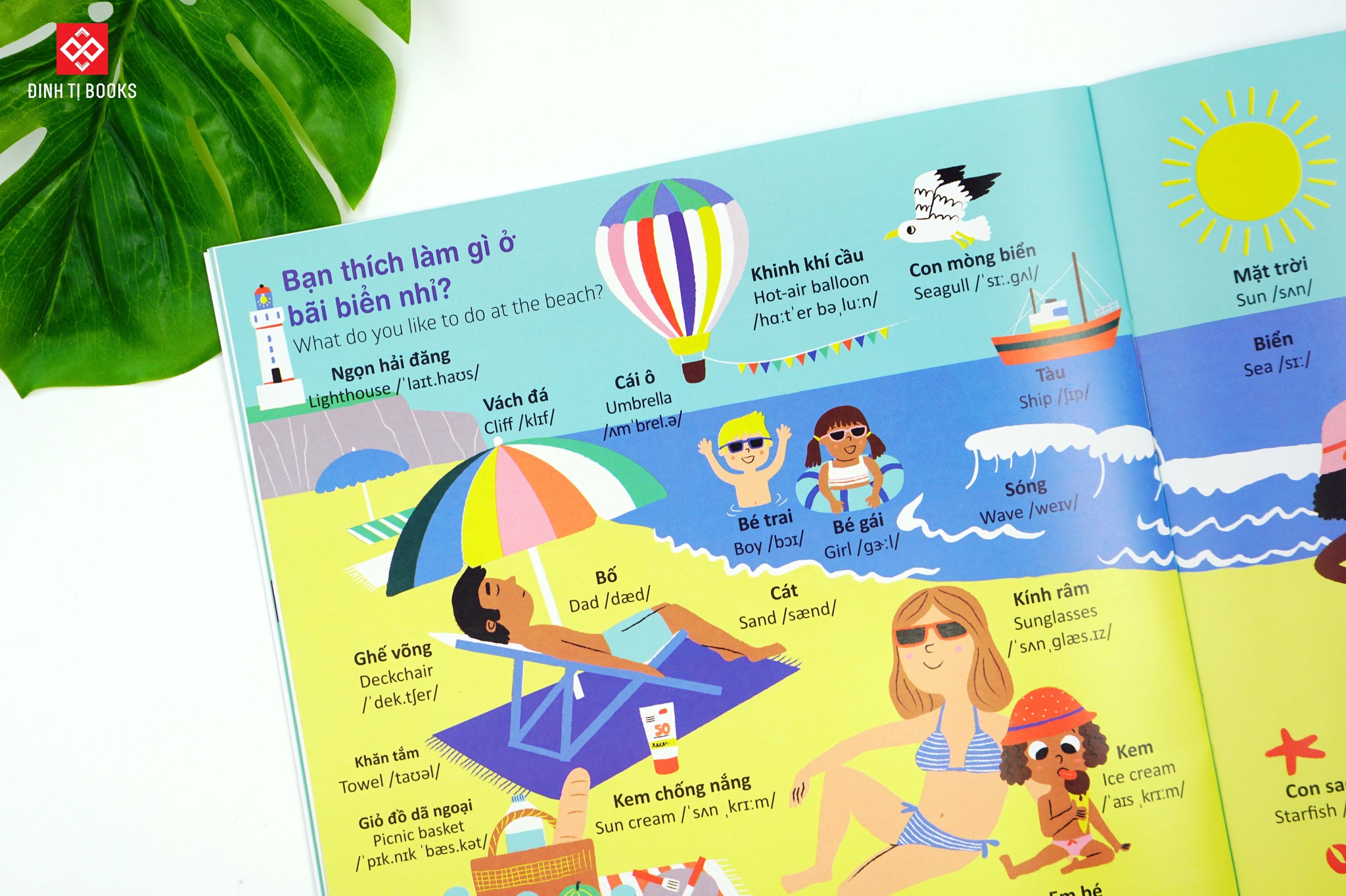 Sách-A world of words - Thế giới từ vựng cho bé nội dung phong phú bao trùm nhiều chủ đề hấp dẫn - Đinh Tị Books