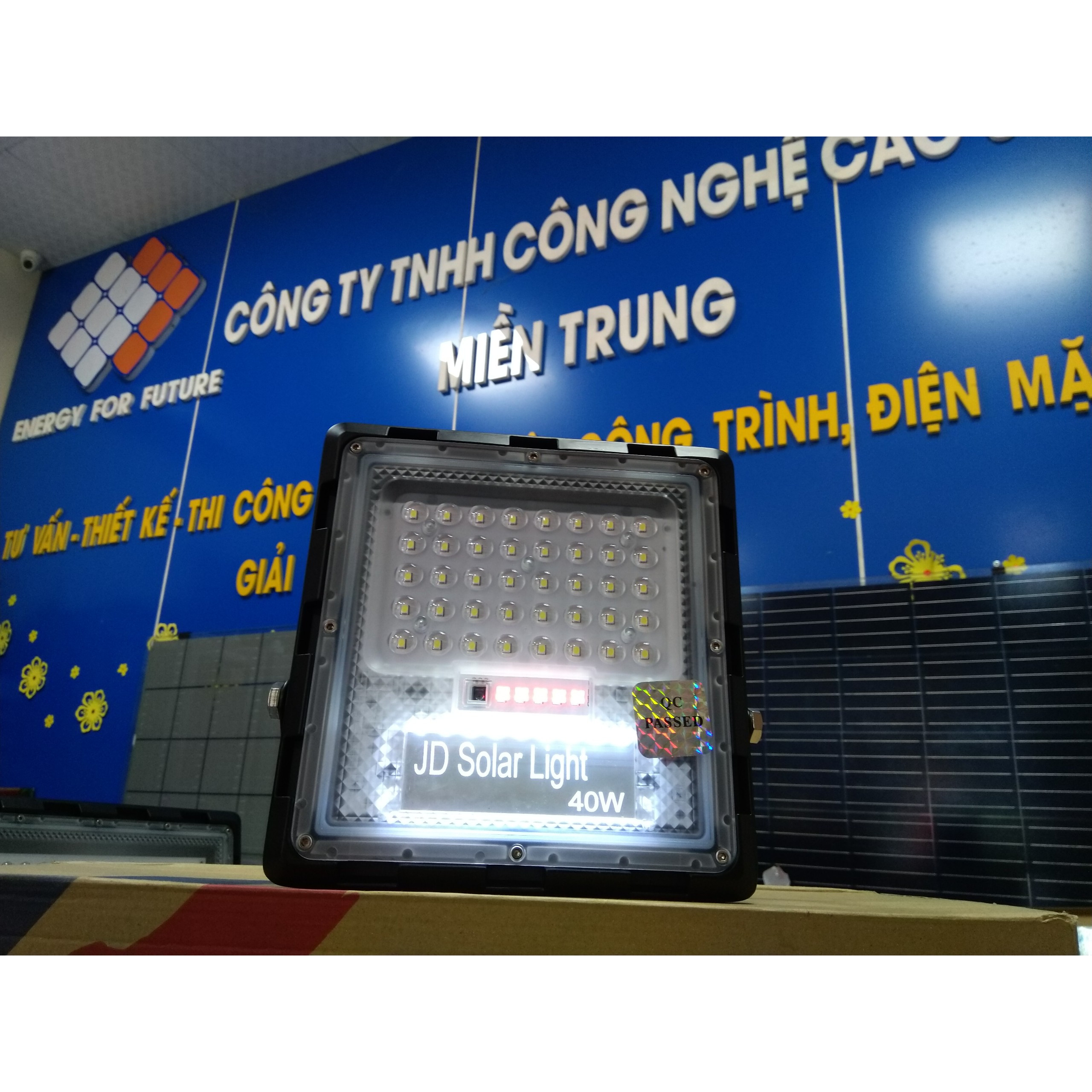 Đèn pha NLMT công suất 40W - JD740