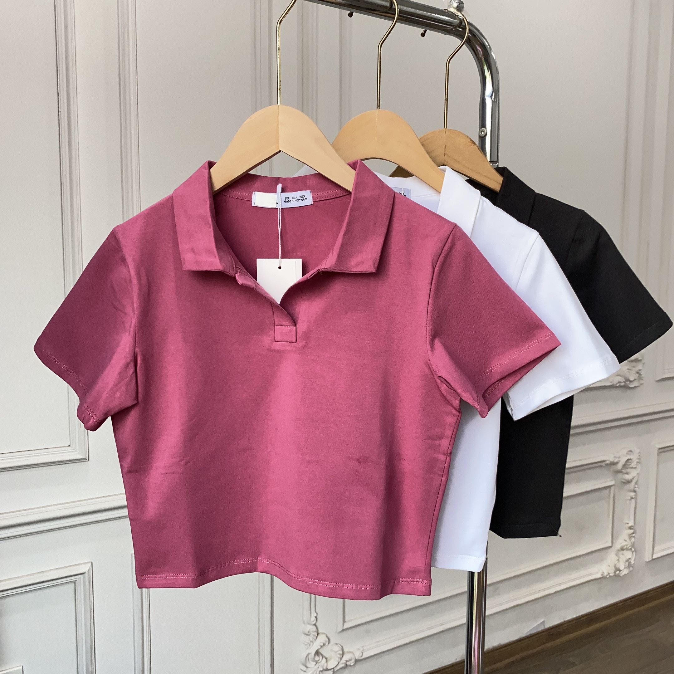 Áo croptop có cổ polo V nữ dáng suông tay ngắn chất cotton Simple cao cấp màu đen trắng đi chơi, đi làm