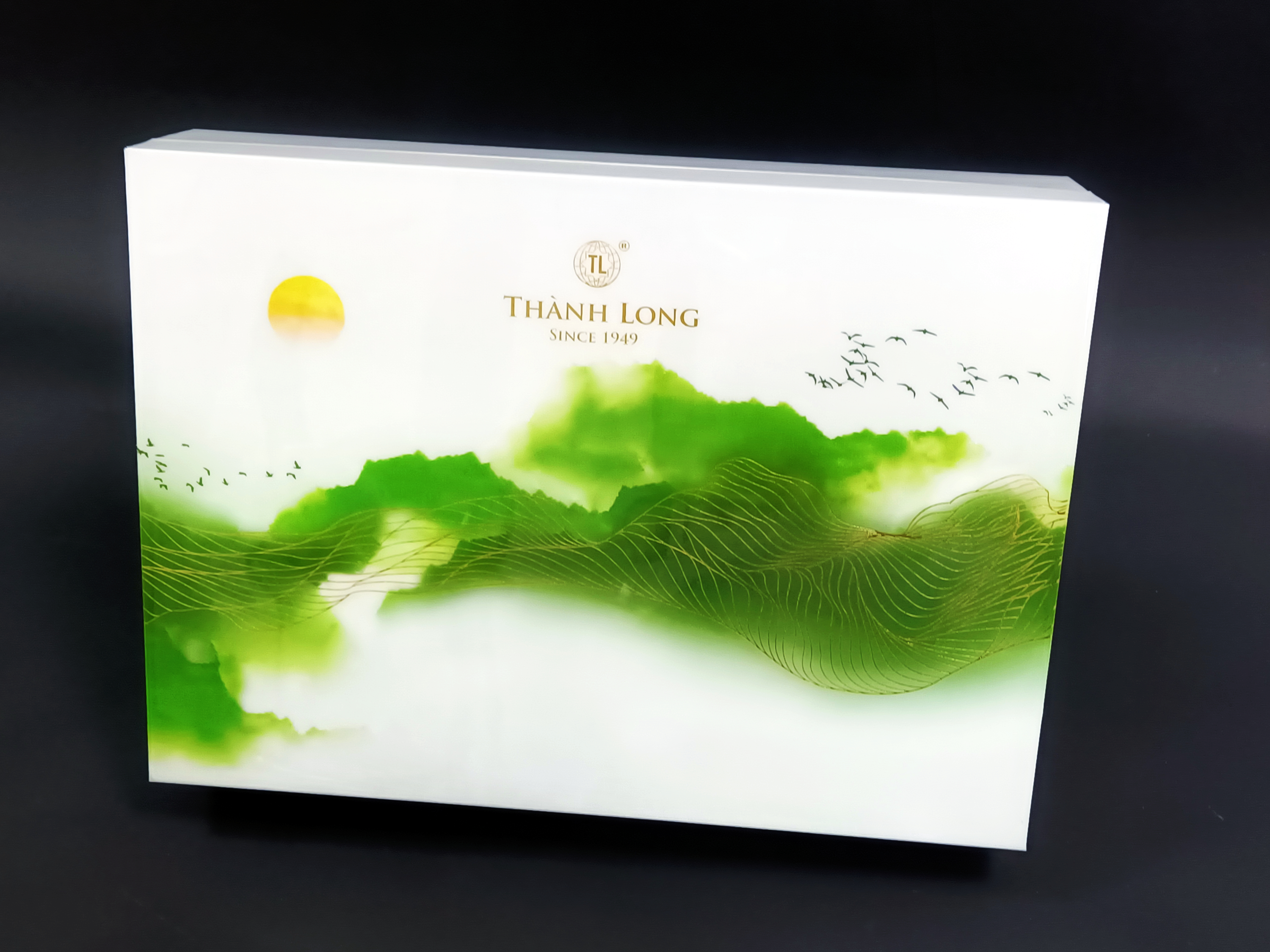 Bộ hộp Bánh trung thu Kim Cương 4 bánh 2 trứng 270g  -Thành Long - 1080g - tặng 1 hộp trà - VIỆT NAM