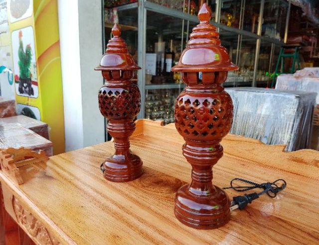 Cặp đèn thờ gỗ tràm bông vàng cao 41 cm