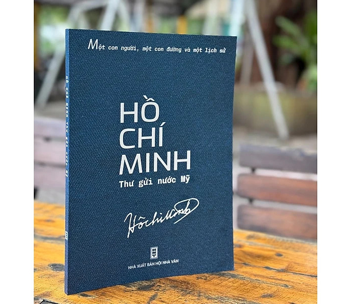 (In màu) HỒ CHÍ MINH THƯ GỬI NƯỚC MỸ - Một con người, một con đường và một lịch sử - NXB Hội Nhà Văn