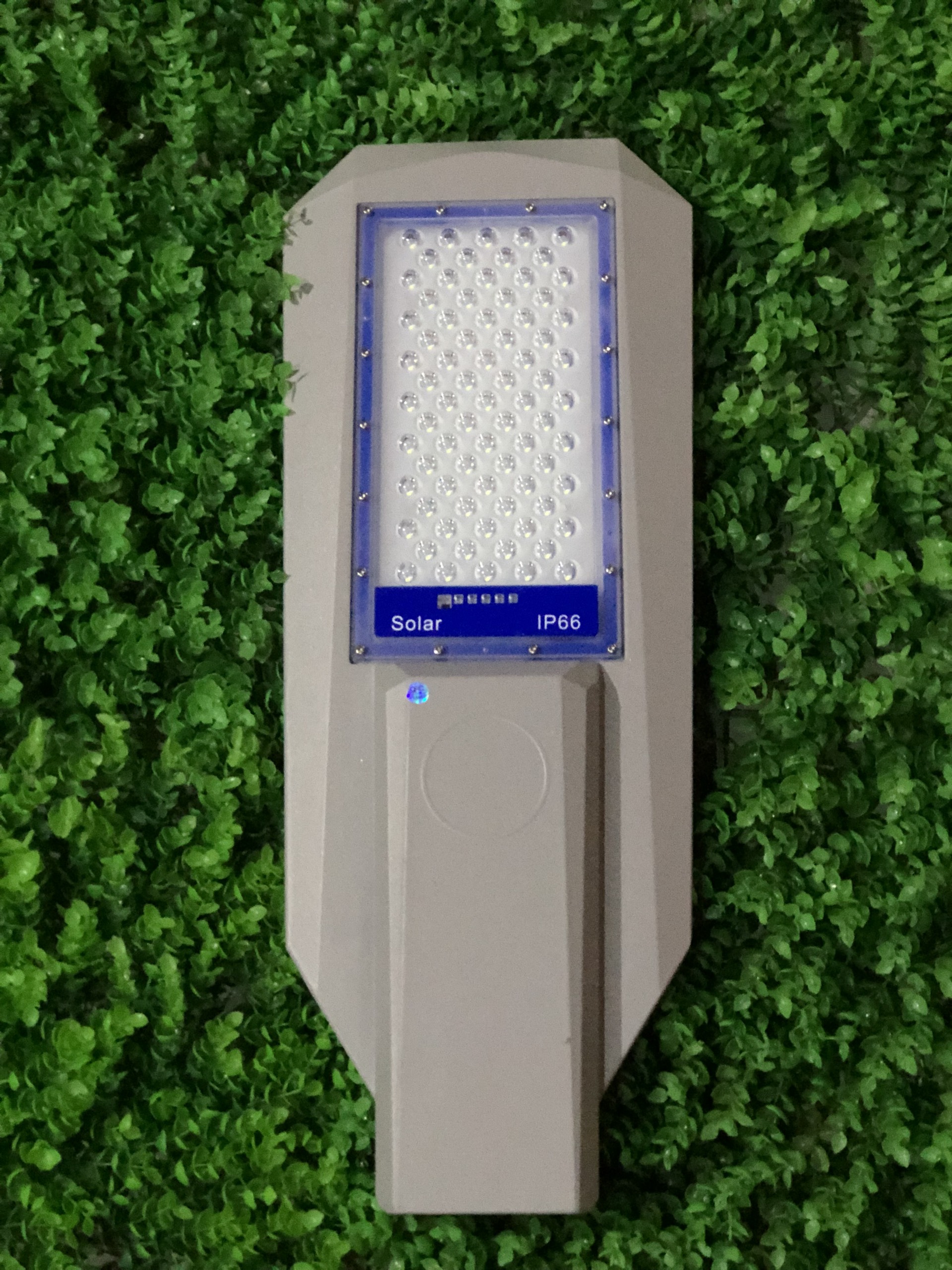 Đèn Năng Lượng Mặt Trời 300W PHI THUYỀN BÀN CHẢI PHA BI MẮT NGỌC, Bi Thấu Kính Quag Học, Ánh Ság Gấp 2 Lần Đèn Pha Thường