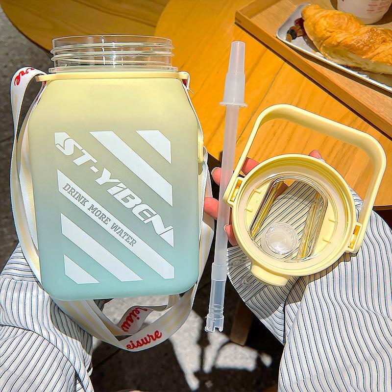 Bình Đựng Nước Vuông Siêu Dễ Thương Dung Tích 1.5L Tích Hợp Ống Hút Kèm Dây Đeo Tiện Lợi Có Tặng Sticker