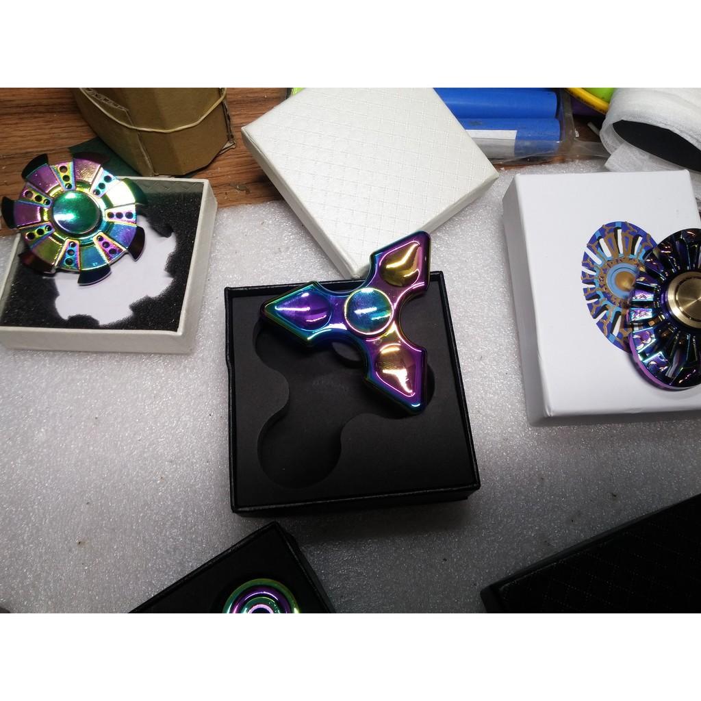 Fidget Spinner kim loại phủ màu đa sắc mã số EE1621 X-13975