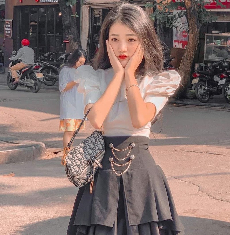 Áo Cổ Tròn Xếp Ly Tay Lyly