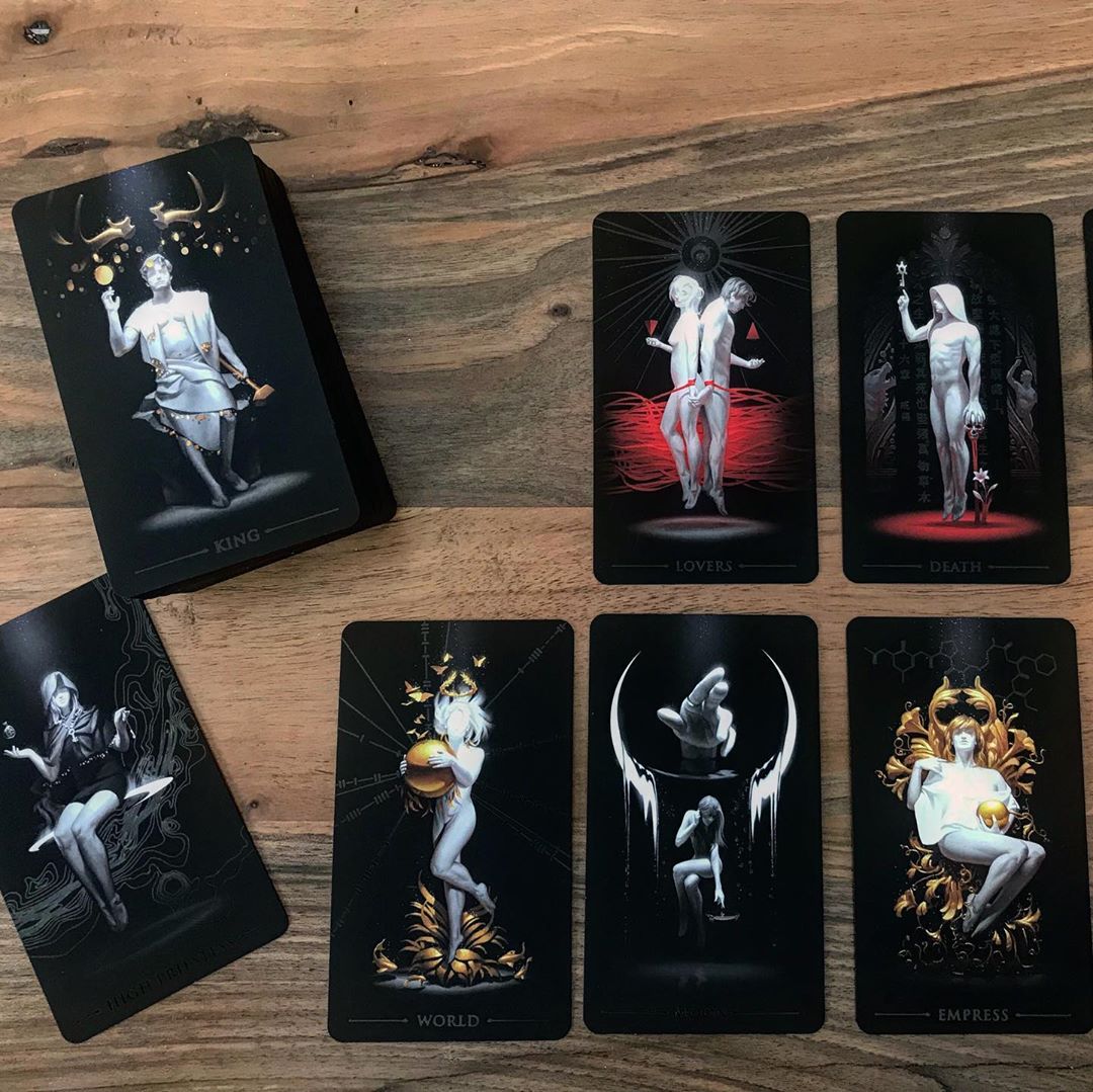 Bộ bài True Black Tarot